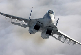 На видео попал удар молнии в истребитель F-18