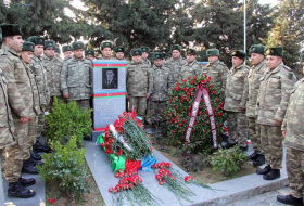 Азербайджанские военные почтили память Национального героя Мубариза Ибрагимова (ФОТО)