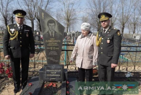 Азербайджанские военные и дипломаты в Беларуси посетили семью и могилу Национального героя Азербайджана - ФОТО