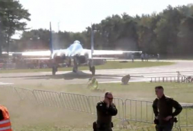 Украинский Су-27 «сдул» людей на авиашоу в Бельгии (ВИДЕО)