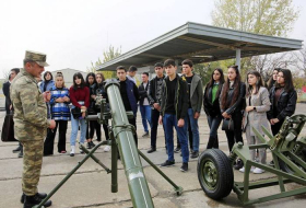 Молодежная группа посетила одну из воинских частей Отдельной общевойсковой армии - Фото