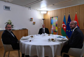 В Брюсселе состоялась совместная встреча Президента Ильхама Алиева с Шарлем Мишелем и Николом Пашиняном за обедом - Фото